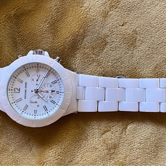 Michael Kors White Ceramic Watch - Picture 4 of 9